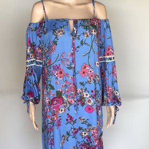 Super cute resort/spring/ summer dress.